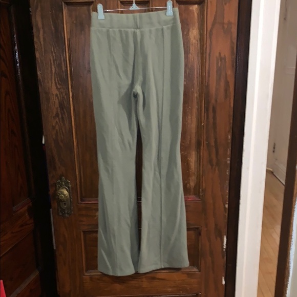 Forever 21 green flair lounge pants with seam down the leg and slit - Picture 5 of 5